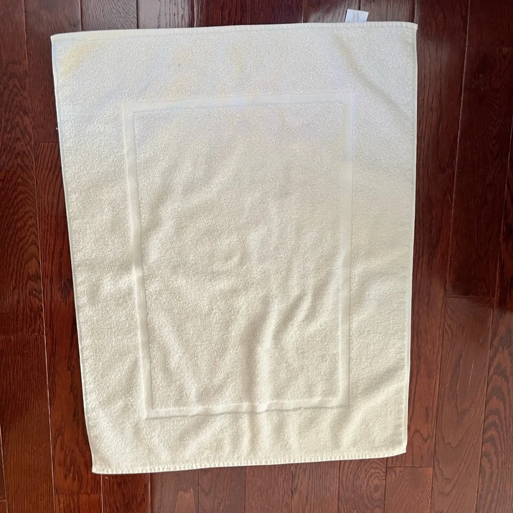Wamsutta Regency Pima Cream bath rug